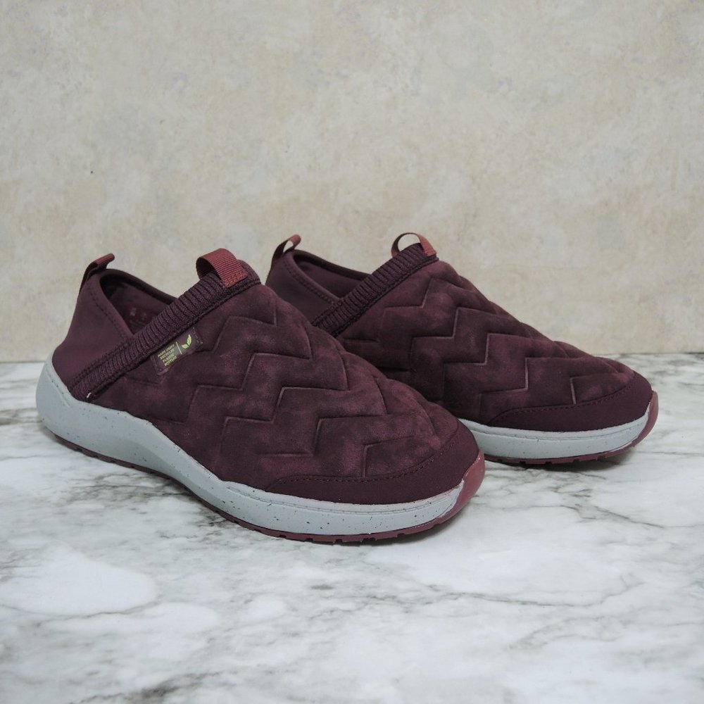 Dr. Scholl's Maroon Quilted Sneakers